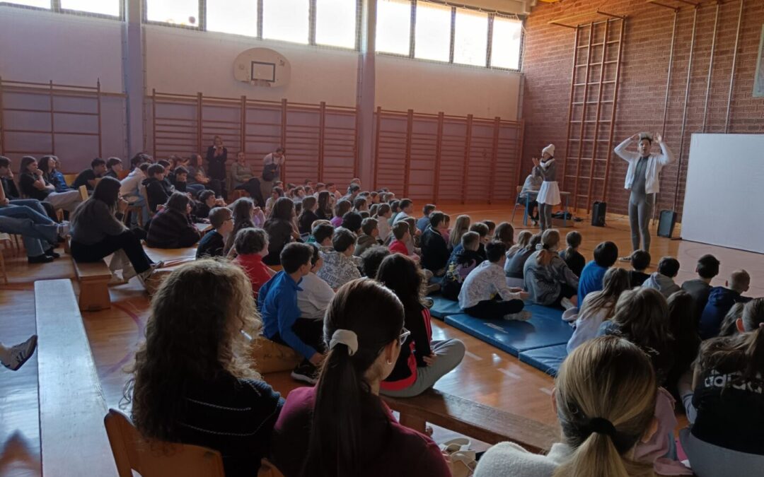 S one strane interneta – predstava za djecu i roditelje održana u našoj školi